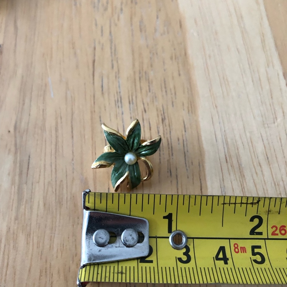 Women’s Vintage Emmons Green and Gold Floral Clip On Earrings - Picture 5 of 6